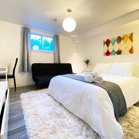 Toronto Bed & Breakfast - Free Parking ภายนอก รูปภาพ