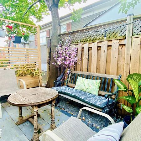 Toronto Bed & Breakfast - Free Parking ภายนอก รูปภาพ