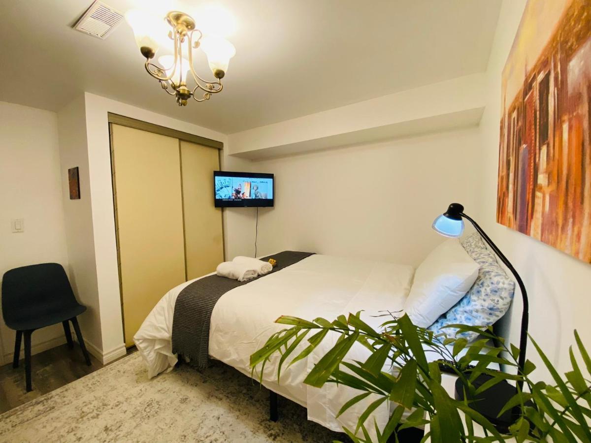 Toronto Bed & Breakfast - Free Parking ภายนอก รูปภาพ
