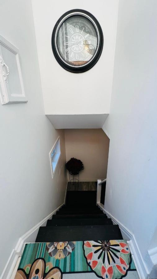 Toronto Bed & Breakfast - Free Parking ภายนอก รูปภาพ