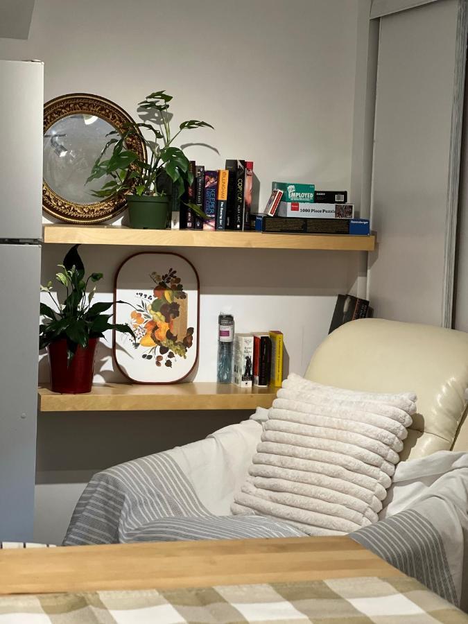 Toronto Bed & Breakfast - Free Parking ภายนอก รูปภาพ