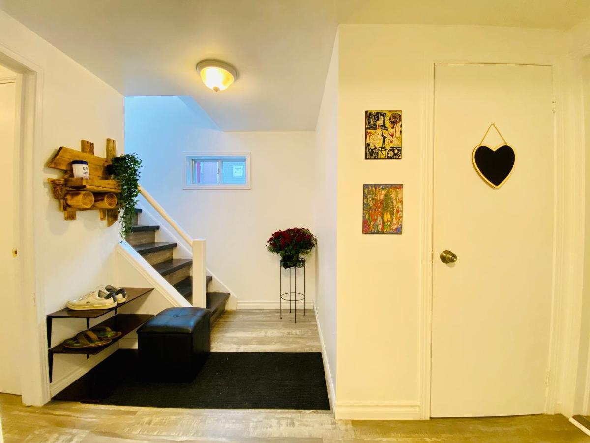 Toronto Bed & Breakfast - Free Parking ภายนอก รูปภาพ