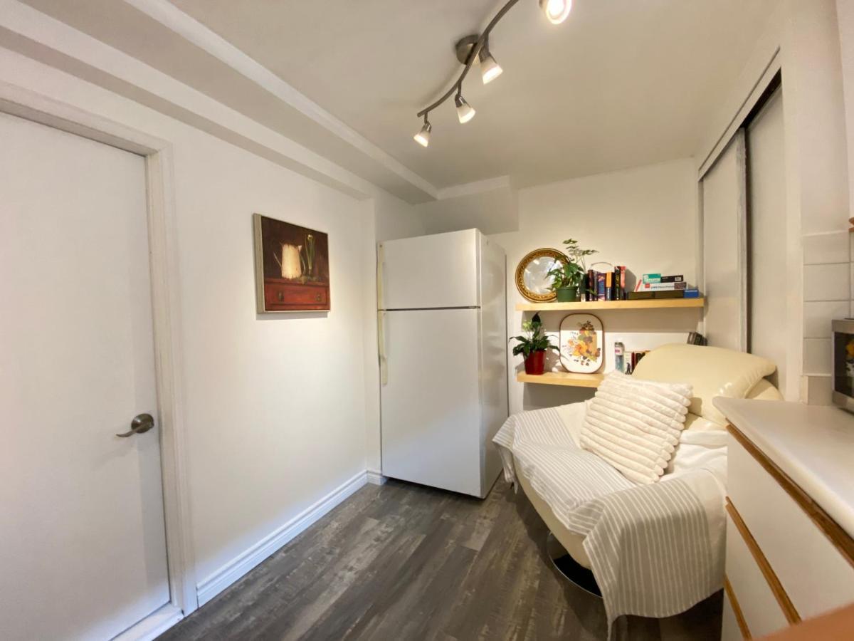 Toronto Bed & Breakfast - Free Parking ภายนอก รูปภาพ