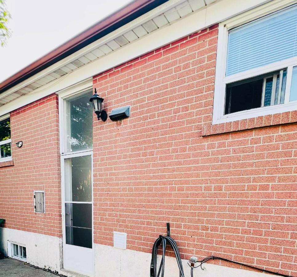 Toronto Bed & Breakfast - Free Parking ภายนอก รูปภาพ