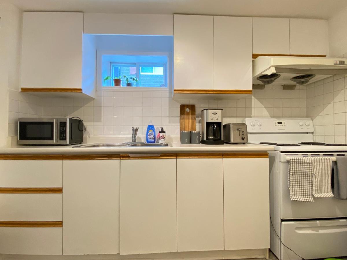 Toronto Bed & Breakfast - Free Parking ภายนอก รูปภาพ