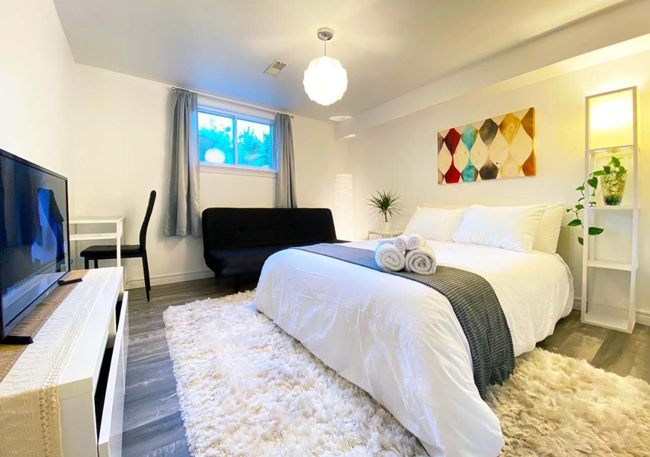 Toronto Bed & Breakfast - Free Parking ภายนอก รูปภาพ