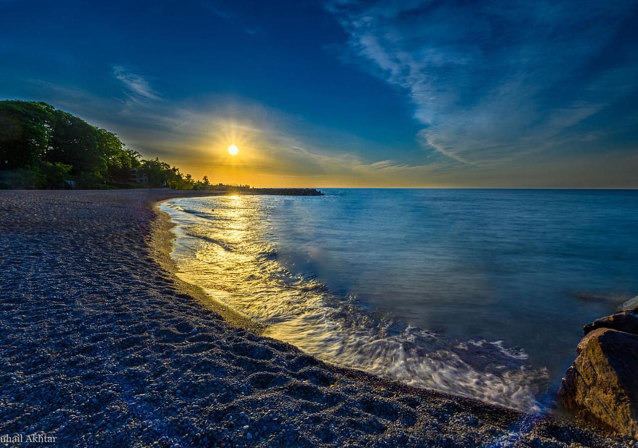 Toronto Bed & Breakfast - Free Parking ภายนอก รูปภาพ