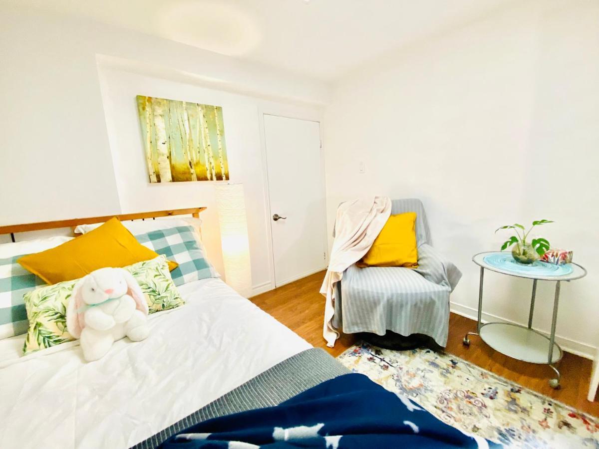 Toronto Bed & Breakfast - Free Parking ภายนอก รูปภาพ
