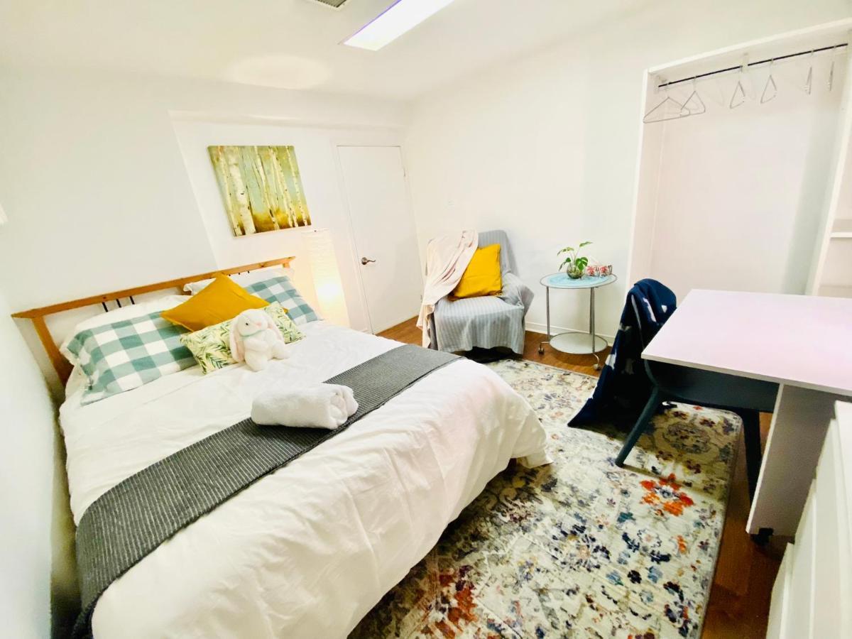 Toronto Bed & Breakfast - Free Parking ภายนอก รูปภาพ
