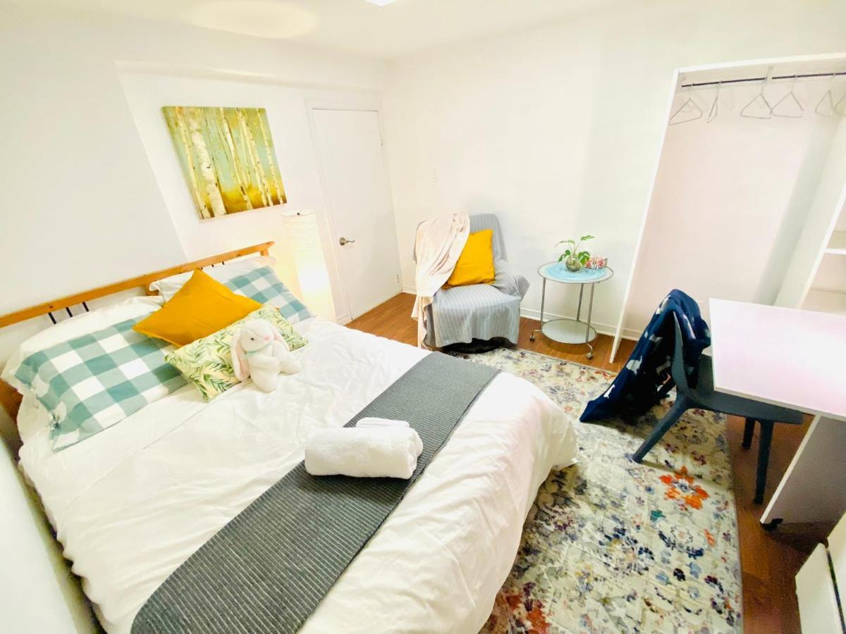 Toronto Bed & Breakfast - Free Parking ภายนอก รูปภาพ