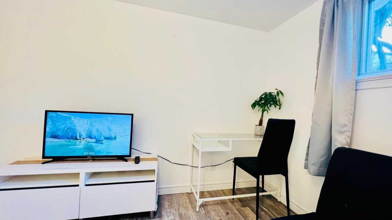 Toronto Bed & Breakfast - Free Parking ภายนอก รูปภาพ