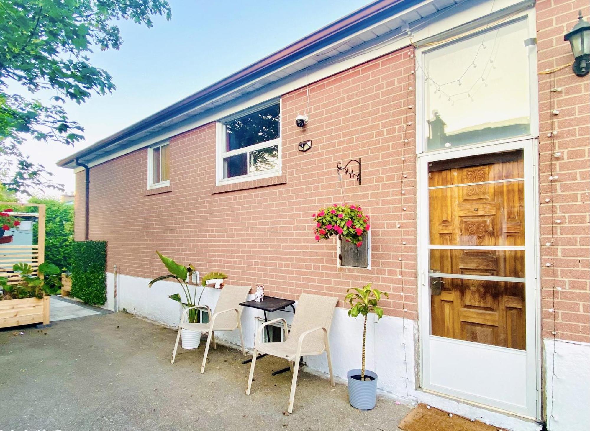Toronto Bed & Breakfast - Free Parking ภายนอก รูปภาพ